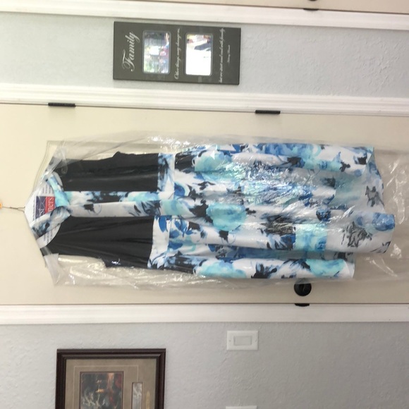 Formal dress - Picture 1 of 3